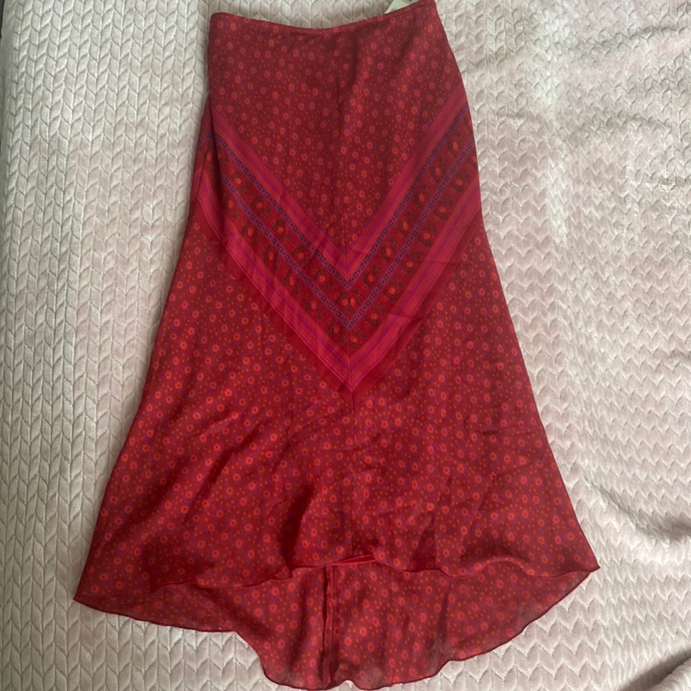 Express boho patterned, stylish midi skirt